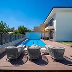 Pera Villa *