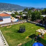 Pera Villa