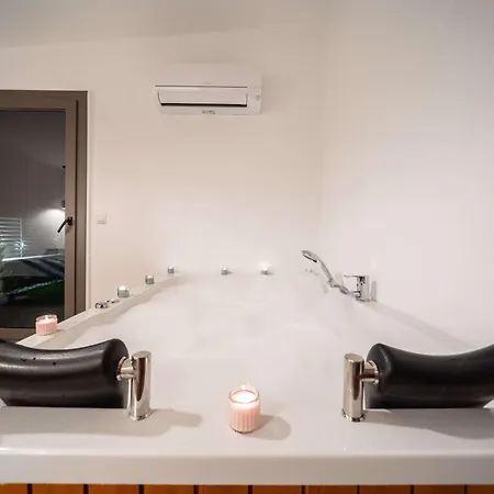 Pera Villa *
